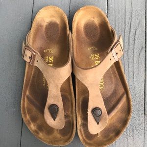 Birkenstock Gizeh’s only worn a few times.